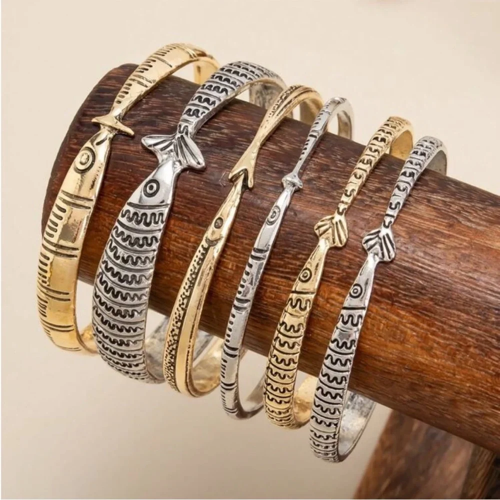 Two-Tone Fish Motif Bangle Bracelet Set - Picture 4 of 5